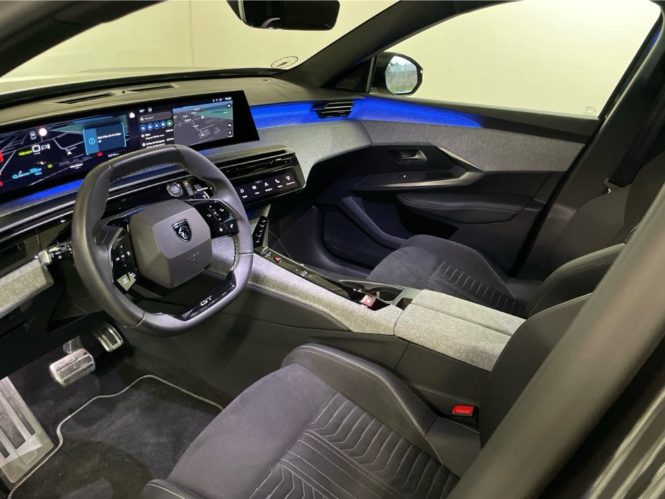 Peugeot e-3008 77 GT Pack 5d