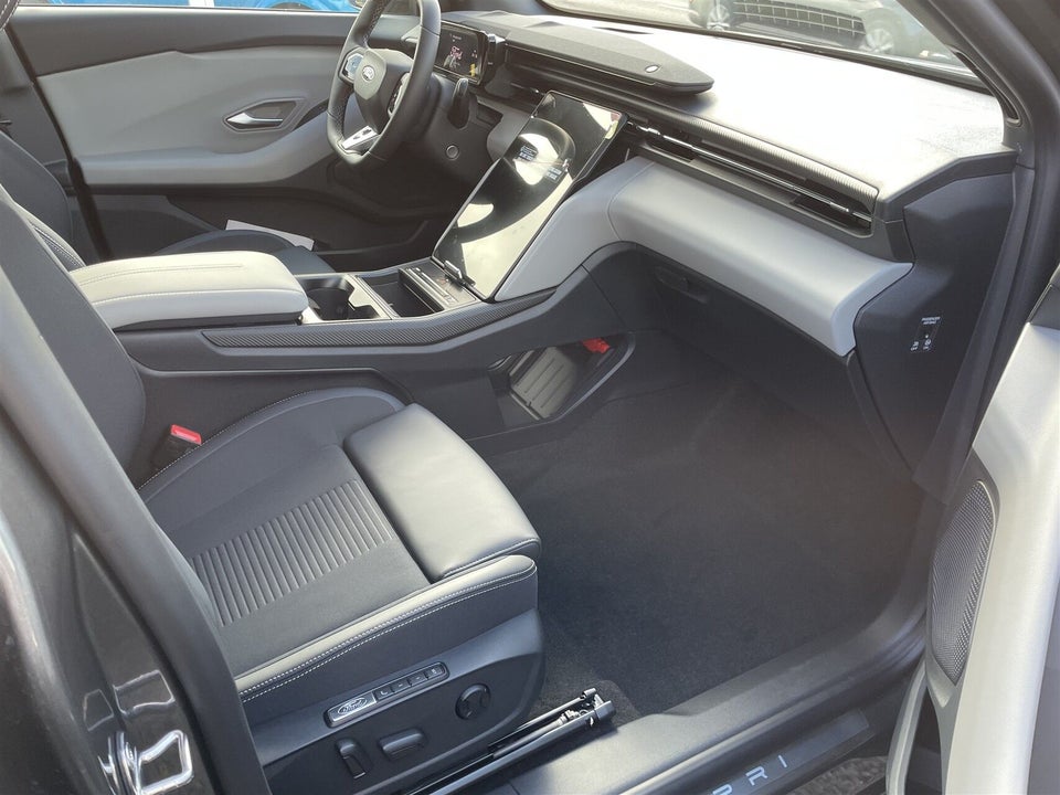 Ford Capri 82 Premium Extended Range 5d