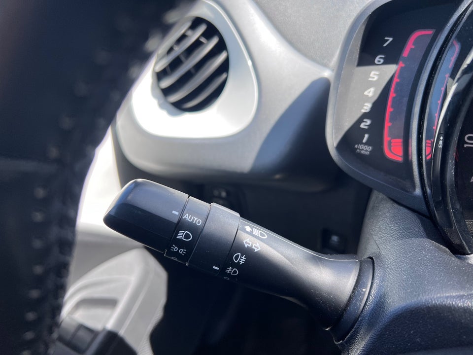 Toyota Aygo 1,0 VVT-i x-press 5d