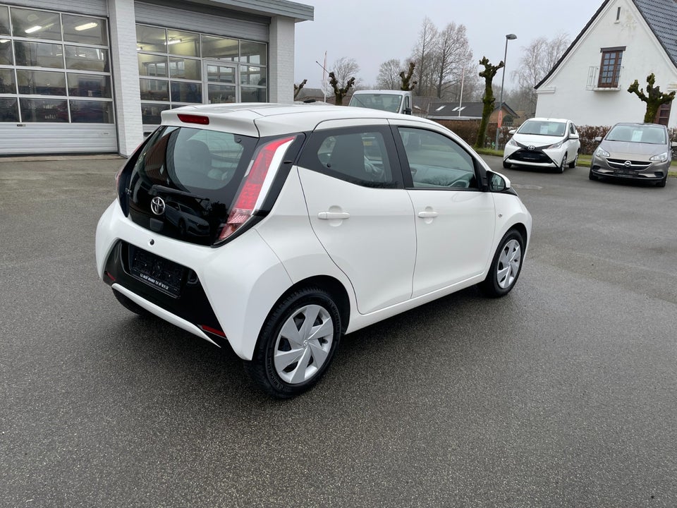Toyota Aygo 1,0 VVT-i x-play 5d