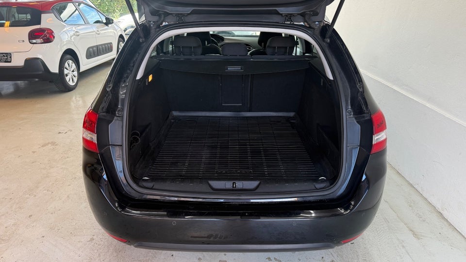 Peugeot 308 1,2 e-THP 130 Allure Sky SW 5d