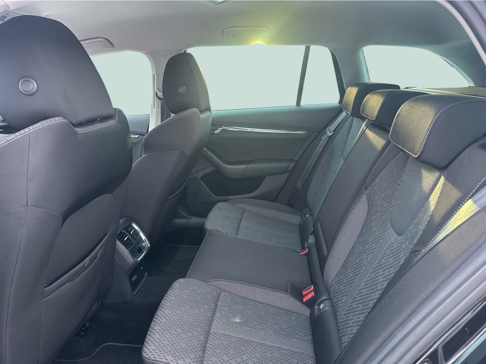 Skoda Octavia 1,4 TSi iV Plus Combi DSG 5d