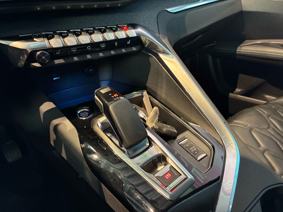 Peugeot 3008 1,6 Hybrid Allure Pack Limited EAT8 5d