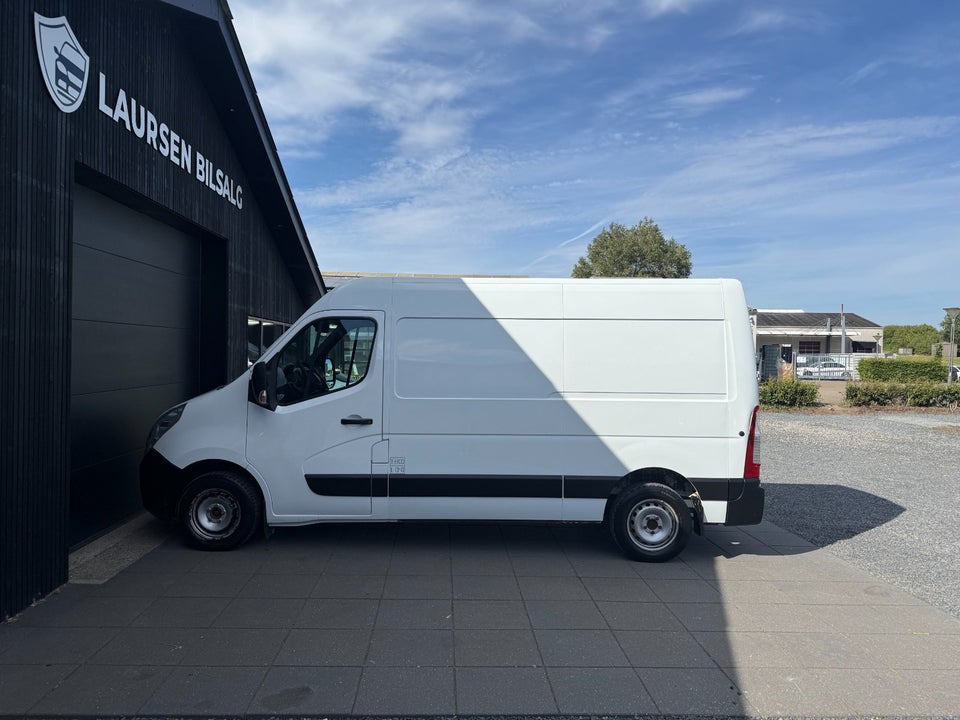 Renault Master III T35 2,3 dCi 135 L2H2 Kassevogn