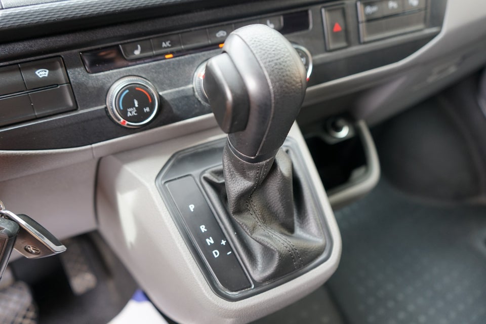 VW Transporter 2,0 TDi 150 Kassevogn DSG lang