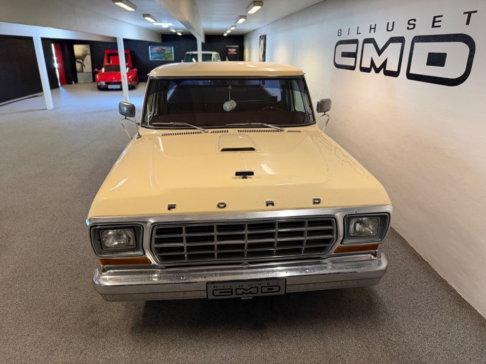 Ford F-150 5,0 Custom aut. 2d