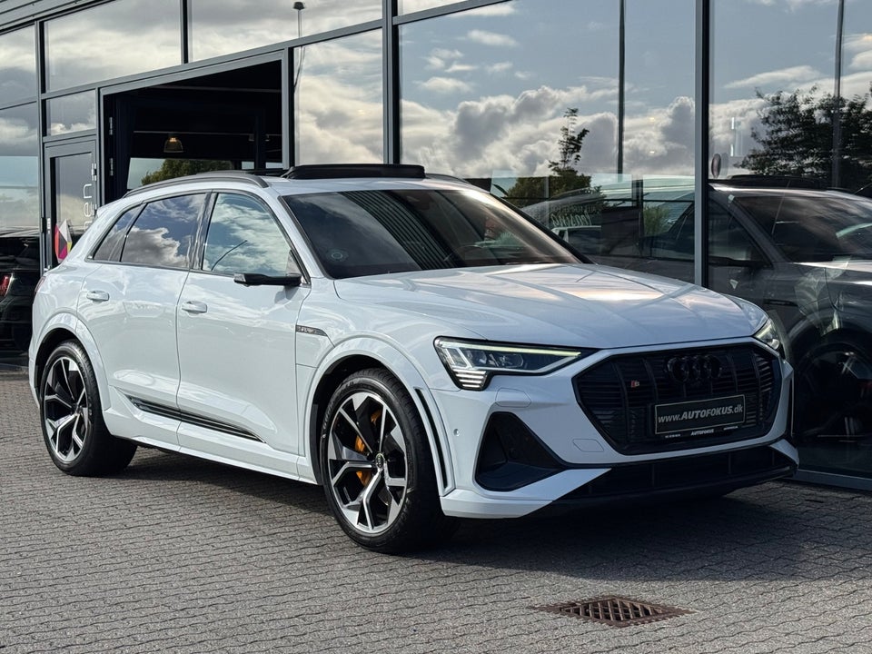 Audi e-tron S quattro 5d