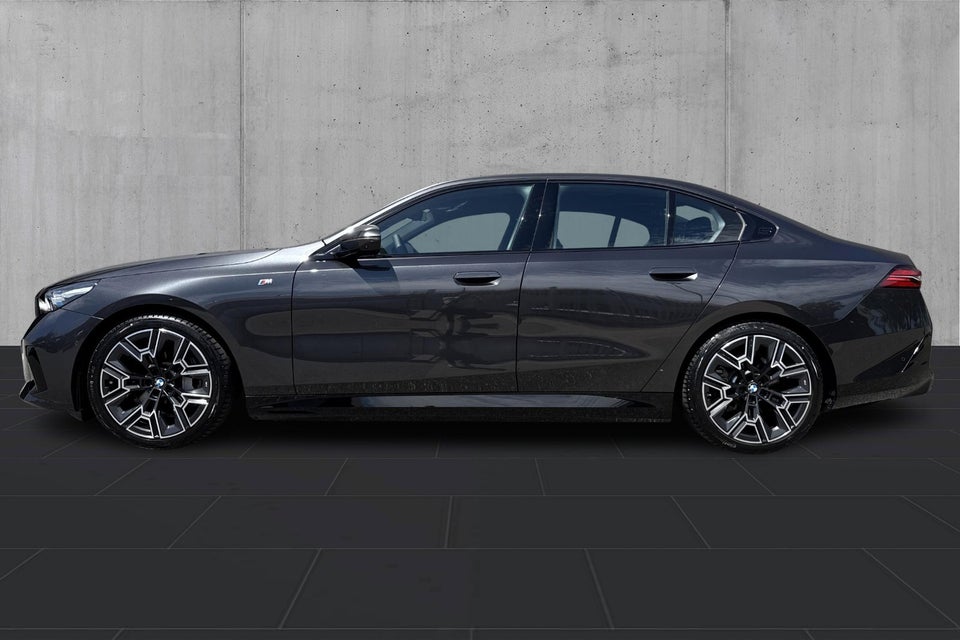 BMW i5 eDrive40 Fully Charged M-Sport 4d