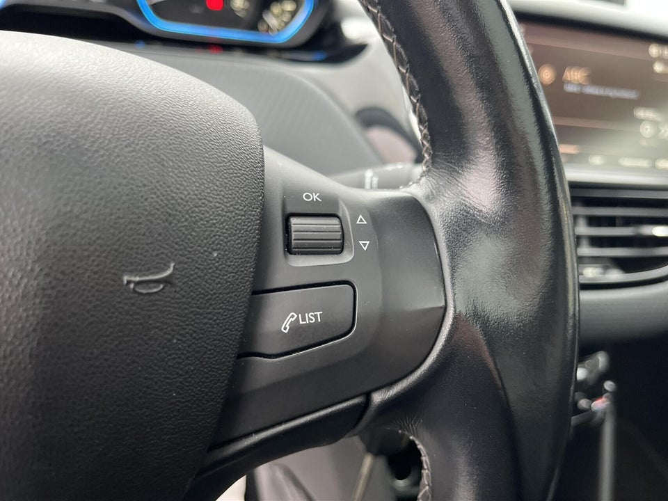 Peugeot 2008 1,6 BlueHDi 100 Allure Sky 5d