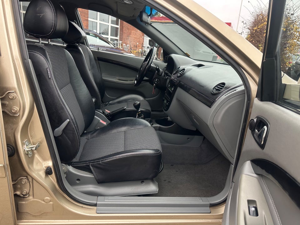 Chevrolet Lacetti 1,6 SX 5d