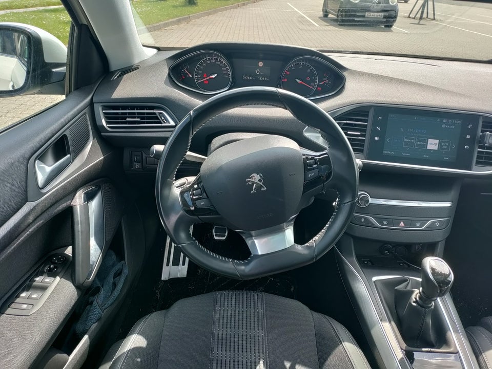 Peugeot 308 1,5 BlueHDi 130 Allure Sky SW 5d