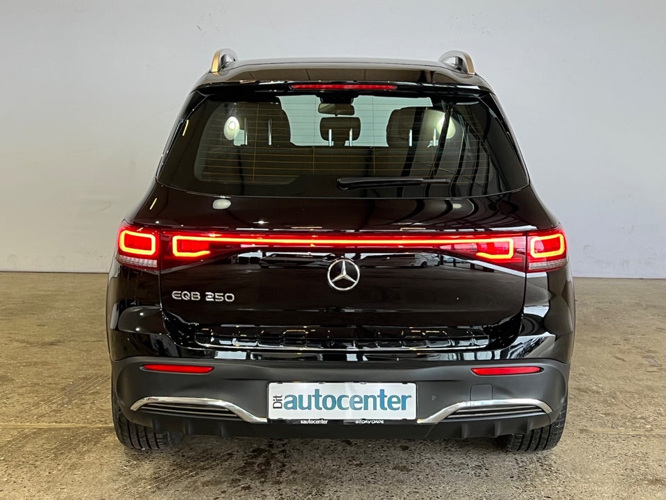 Mercedes EQB250 AMG Line 5d