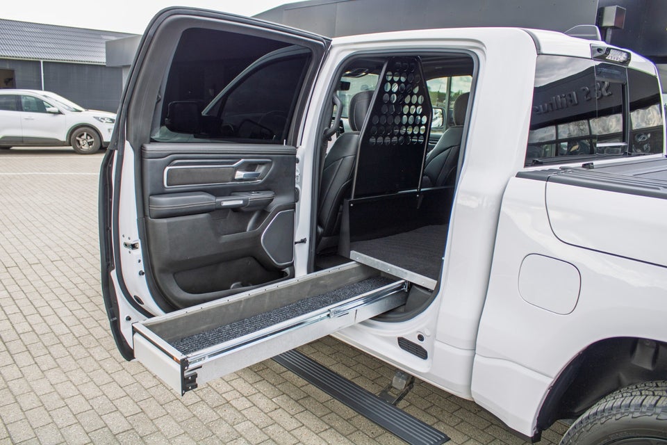Dodge RAM 1500 5,7 V8 Hemi Laramie Night aut. 4d