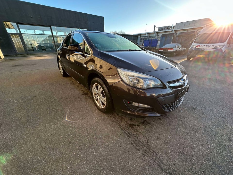 Opel Astra 1,4 T 140 Sport 5d