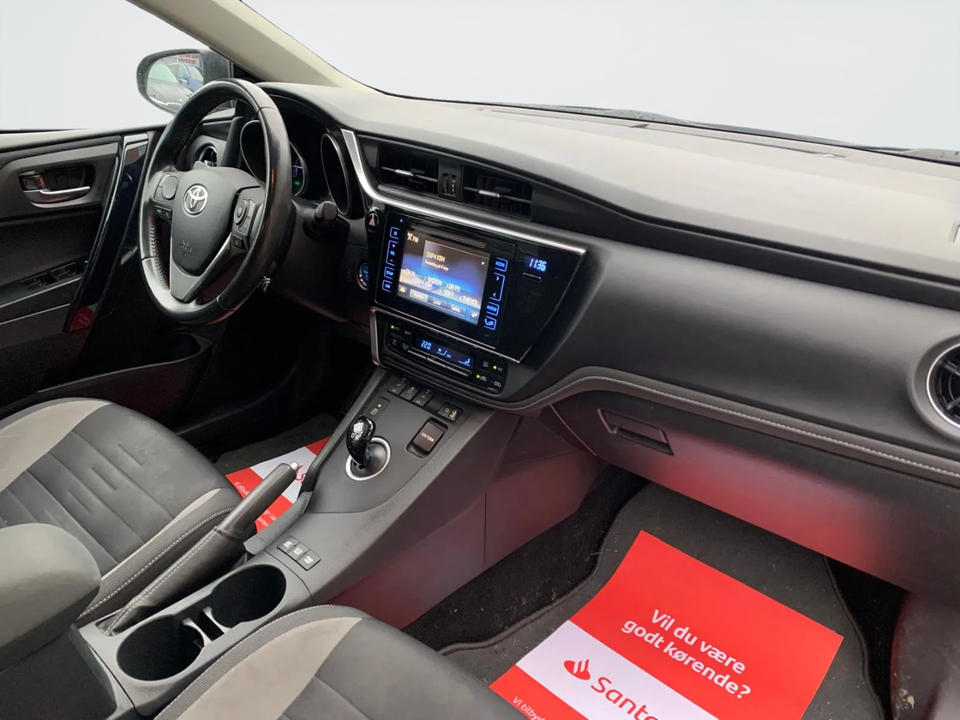 Toyota Auris 1,8 Hybrid Style Touring Sports CVT 5d