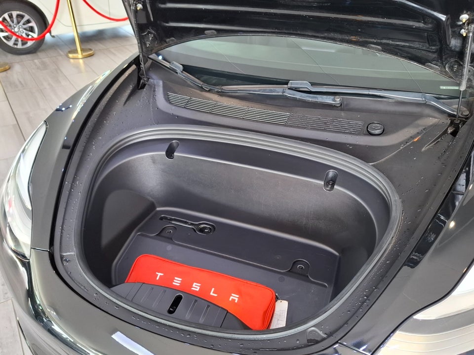 Tesla Model 3 Standard Range+ RWD 4d