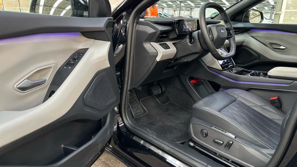 Ford Capri 77 Premium Extended Range 5d