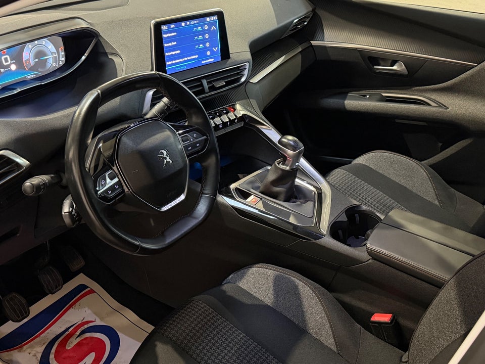 Peugeot 3008 1,2 e-THP 130 Active 5d