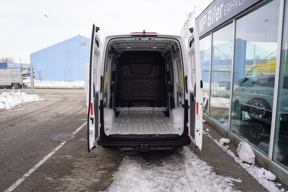 VW Crafter 35 2,0 TDi 140 Kassevogn L3H2