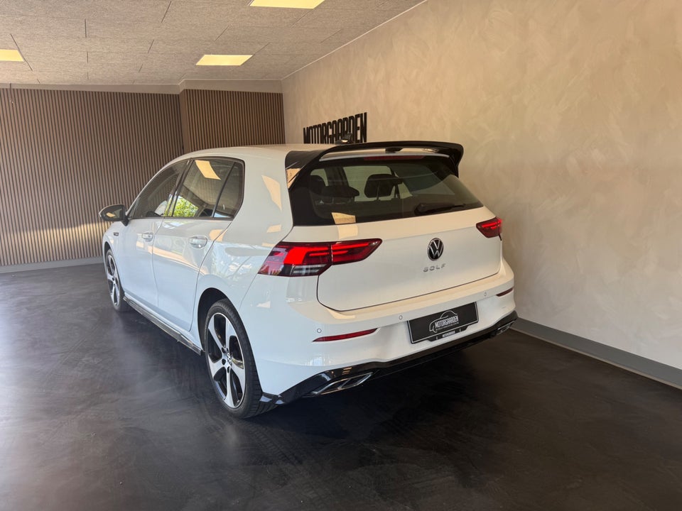 VW Golf VIII 1,5 TSi 130 1st Edition 5d