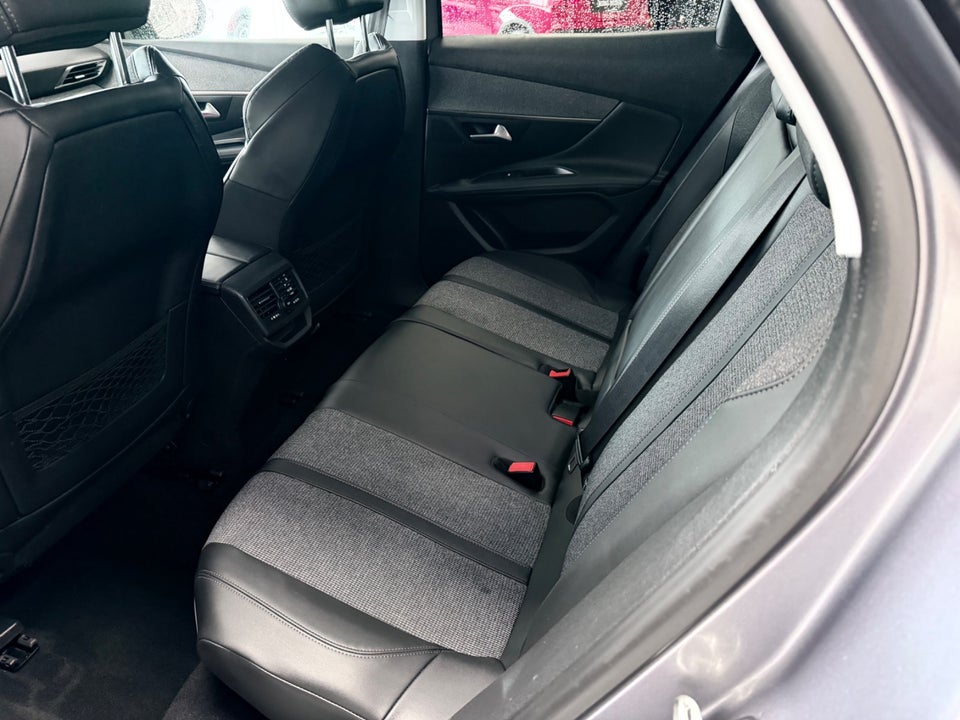 Peugeot 3008 1,5 BlueHDi 130 Selection Pack EAT8 5d
