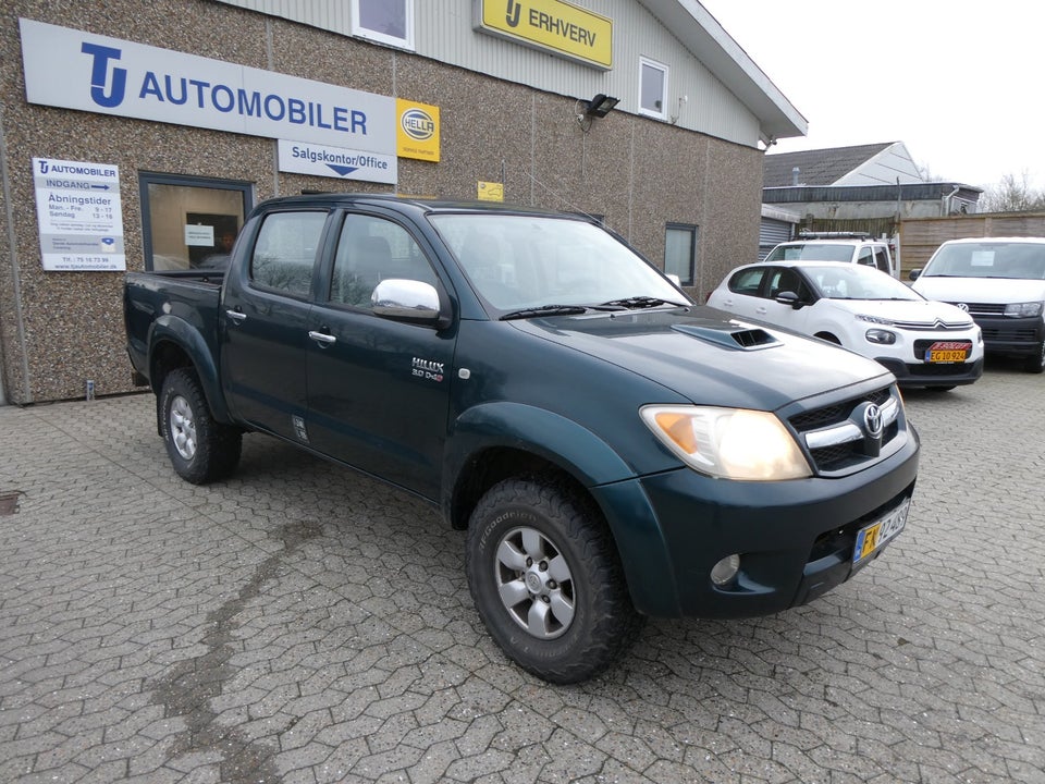 Toyota HiLux 3,0 D-4D Db.Kab 4x4 SR5 aut. 4d