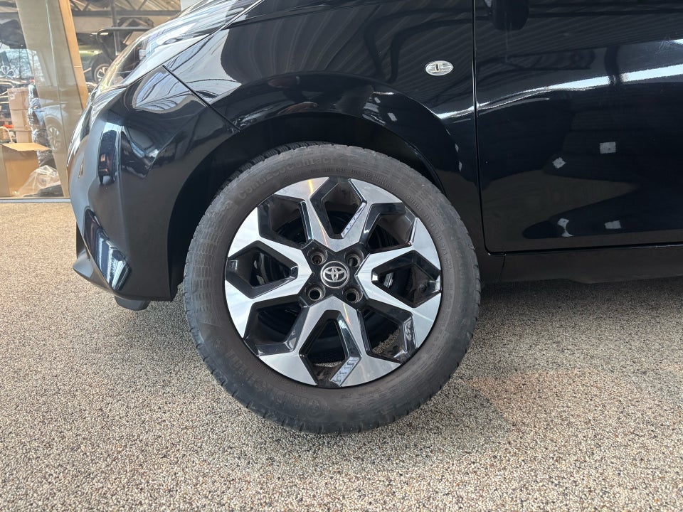 Toyota Aygo 1,0 VVT-i x-press 5d