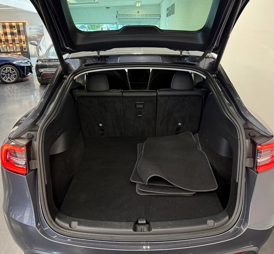 Tesla Model Y Long Range AWD 5d