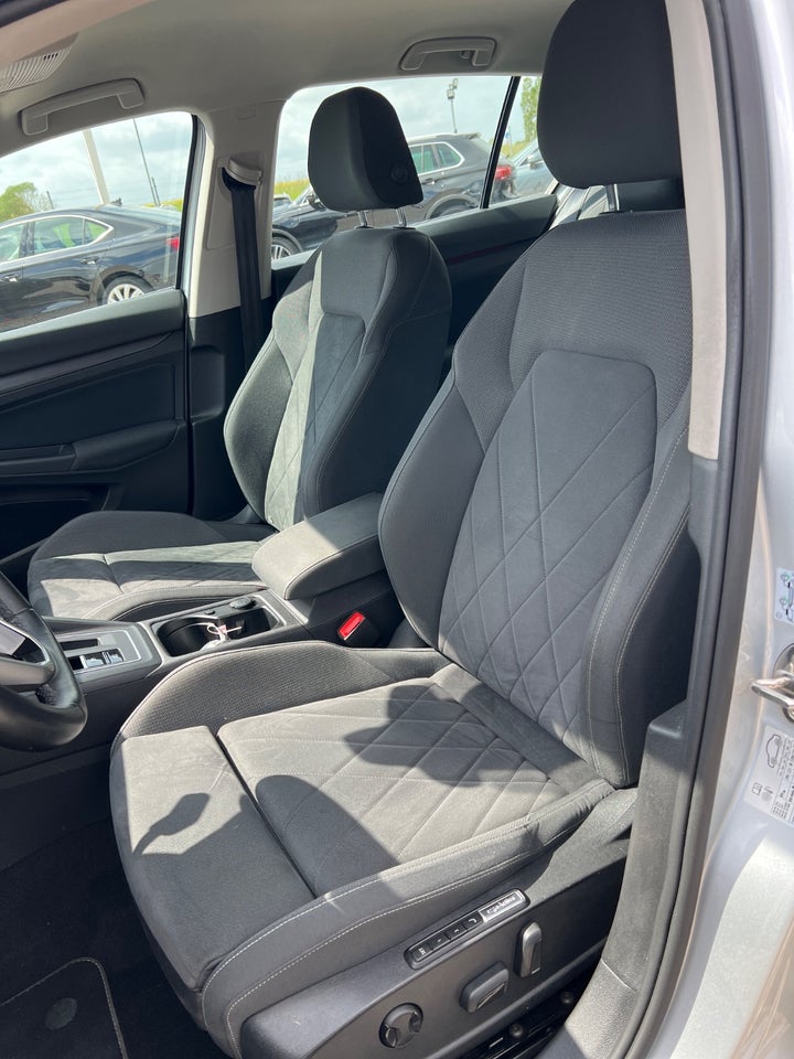 VW Golf VIII 1,4 eHybrid DSG 5d
