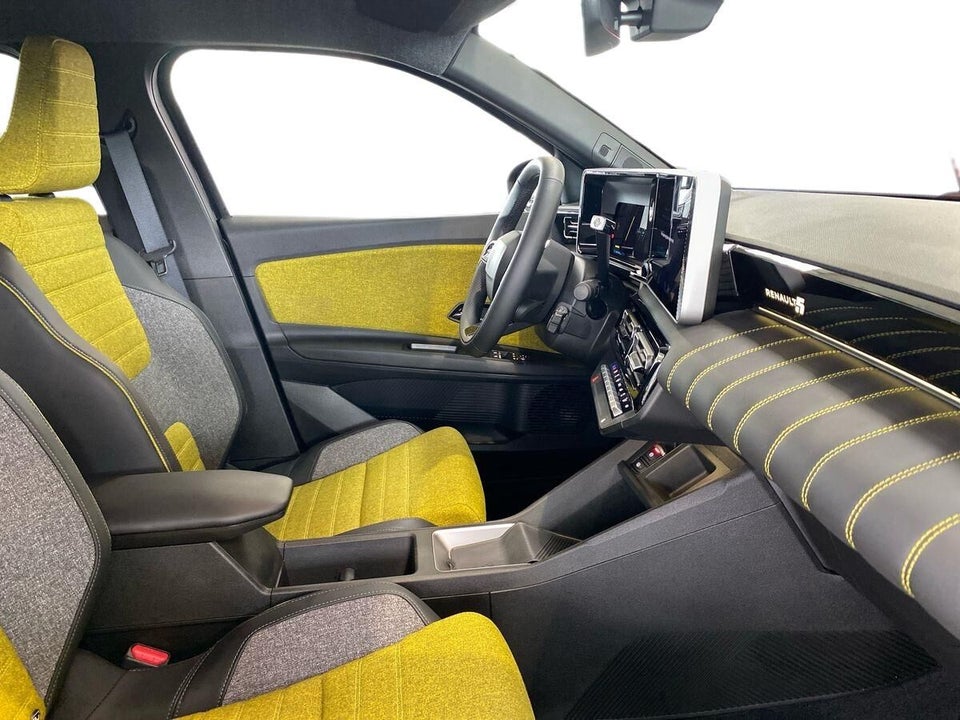 Renault 5 E-Tech 52 Iconic 5d