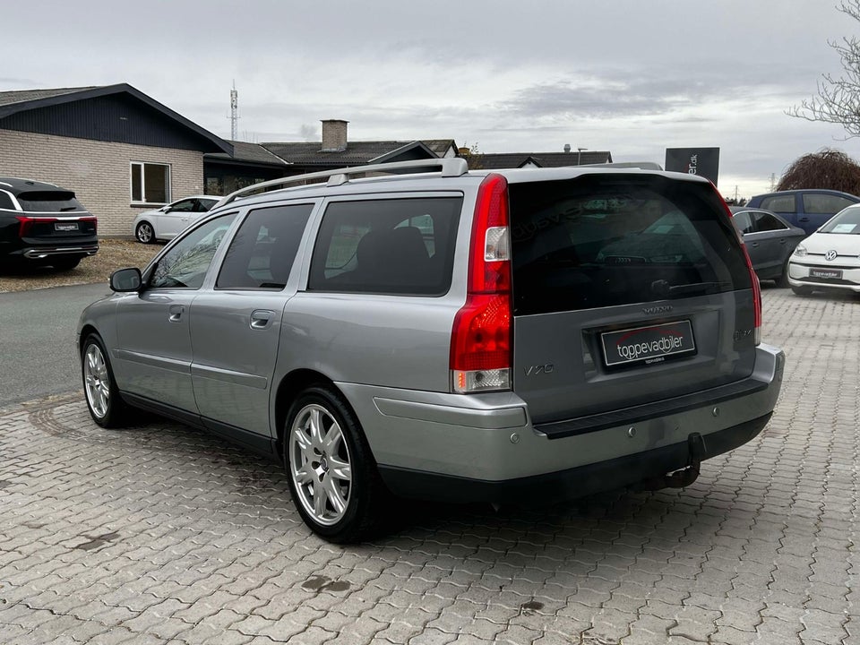 Volvo V70 2,4 170 Momentum aut. 5d