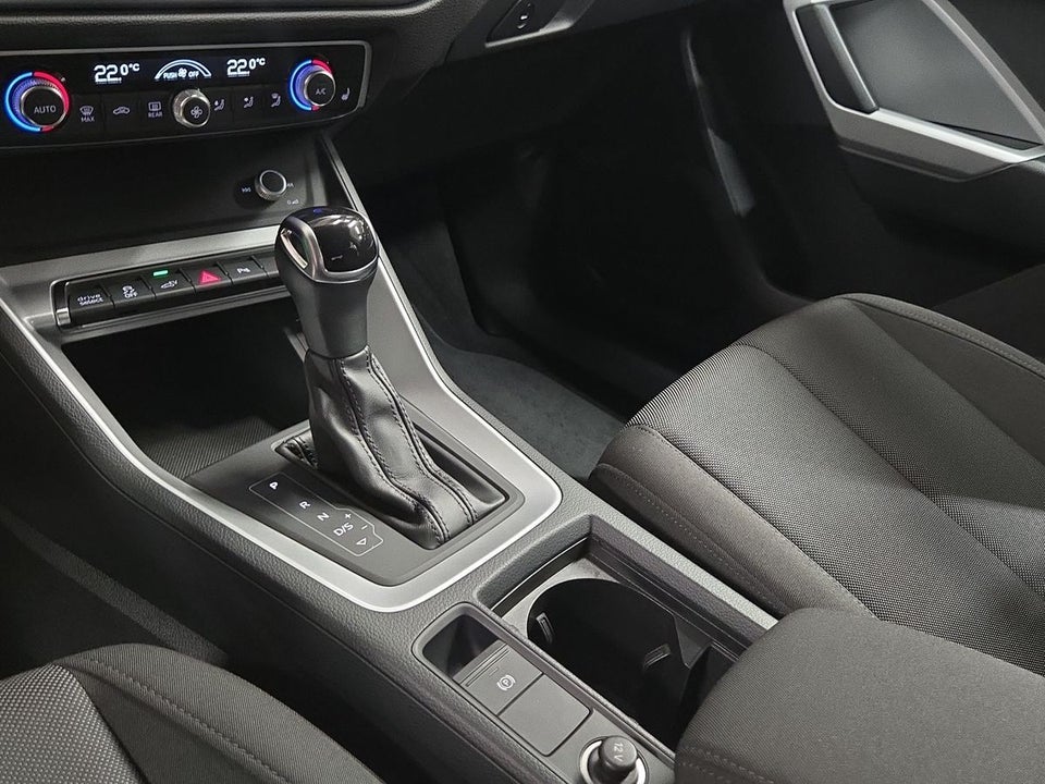Audi Q3 45 TFSi e Attitude plus S-tr. 5d