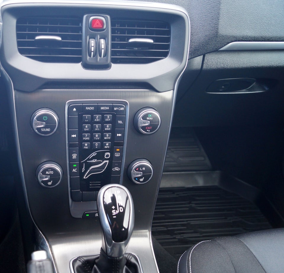 Volvo V40 1,6 D2 115 Momentum aut. 5d