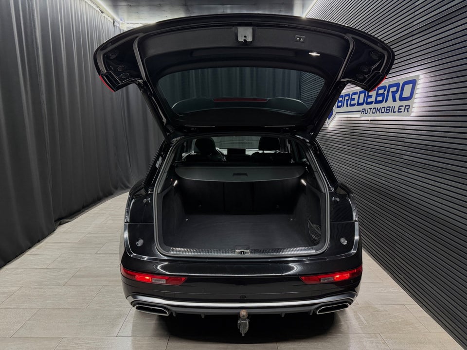 Audi Q5 40 TDi S-line quattro S-tr. 5d