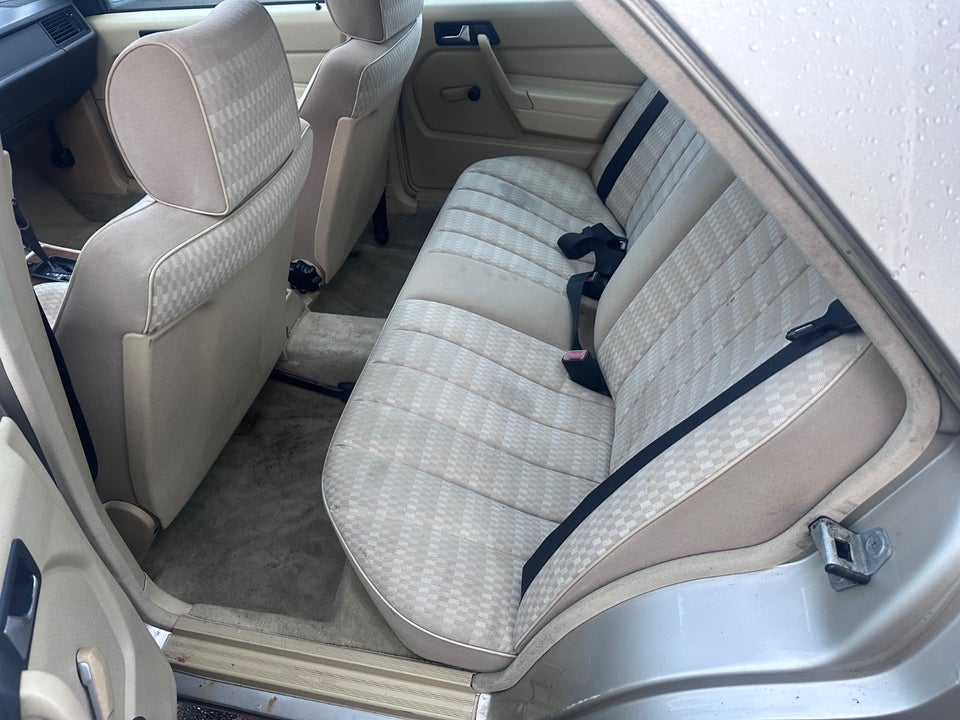 Mercedes 190 E 1,8 Sportline aut. 4d