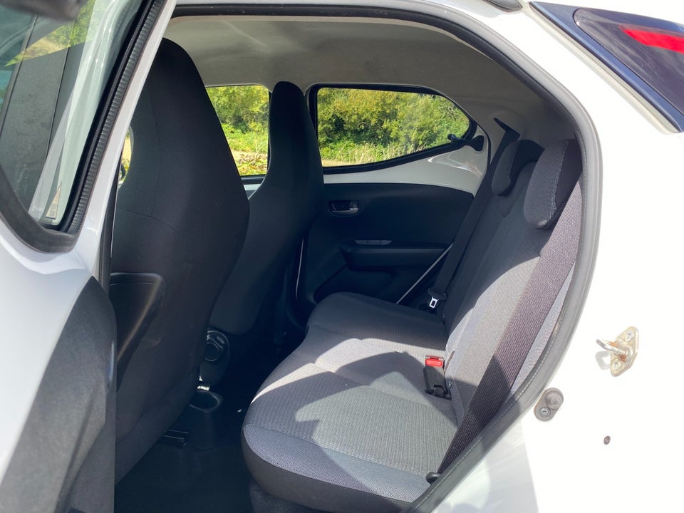 Toyota Aygo 1,0 VVT-i x-press 5d
