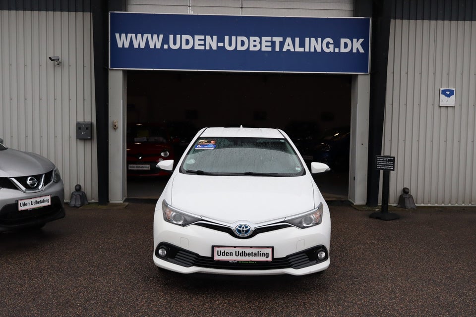 Toyota Auris 1,8 Hybrid Executive CVT 5d