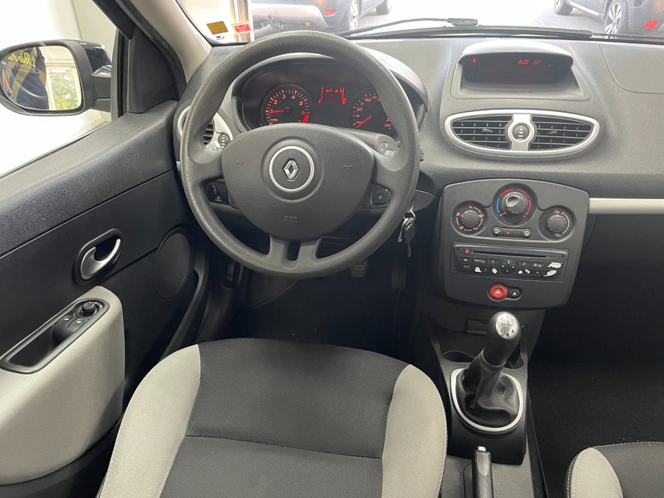 Renault Clio III 1,2 16V Authentique Sport Tourer 5d