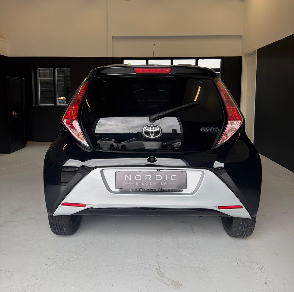 Toyota Aygo 1,0 VVT-i x-black 5d