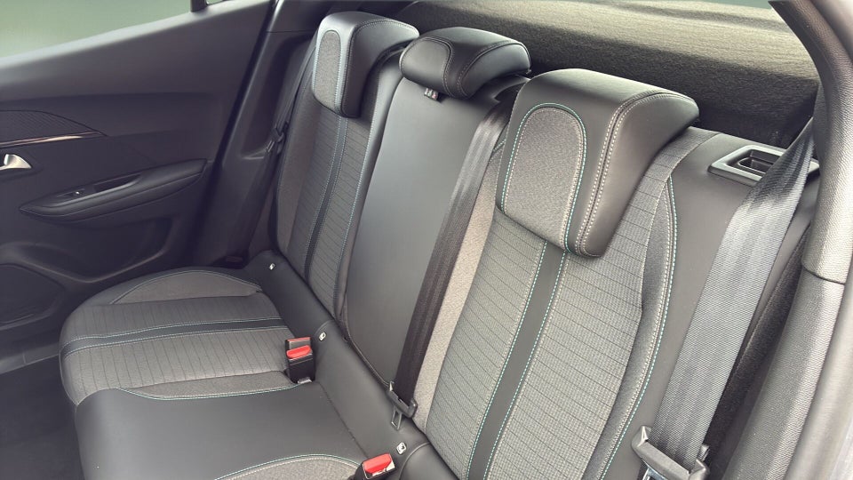 Peugeot 2008 1,2 PureTech 130 Allure Pack 5d