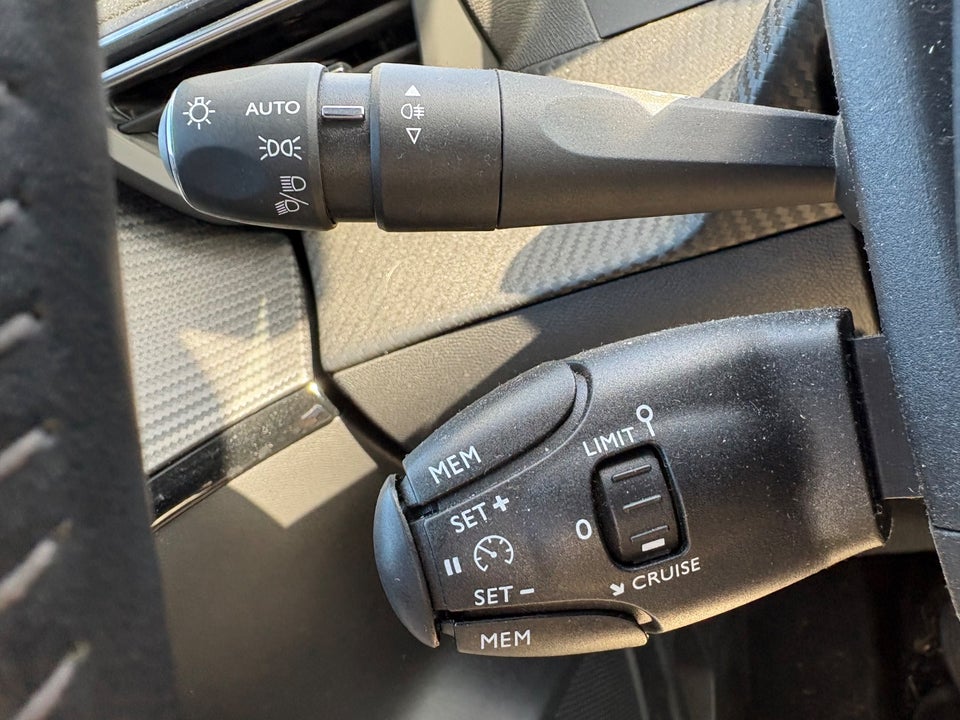 Peugeot 208 1,2 PureTech 100 Allure 5d