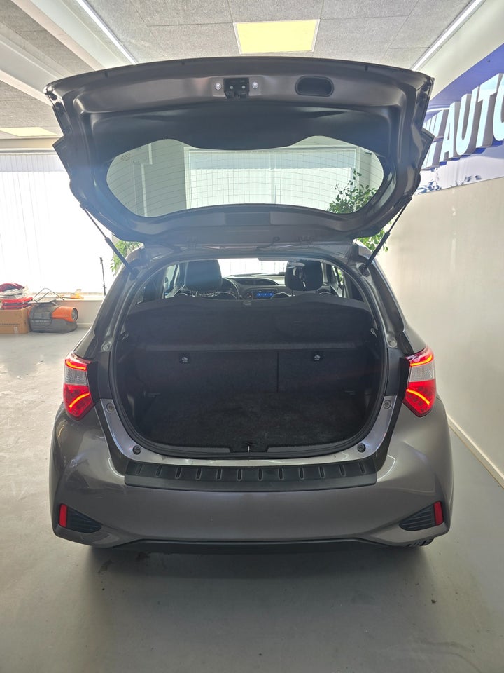 Toyota Yaris 1,5 Hybrid H3 Limited Smart e-CVT 5d