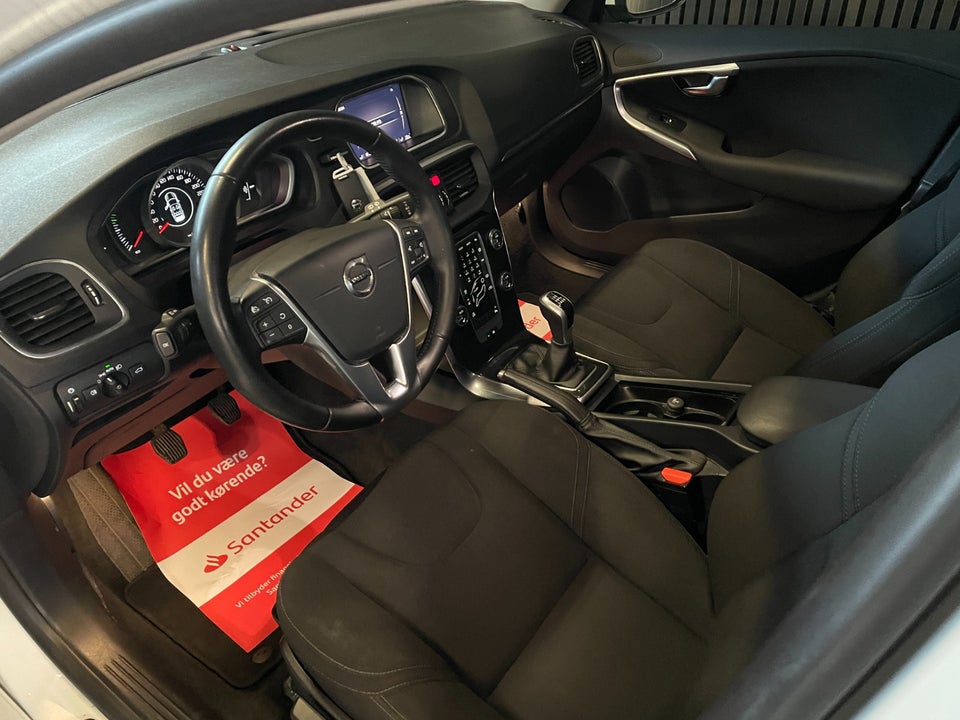 Volvo V40 2,0 D2 120 Momentum 5d