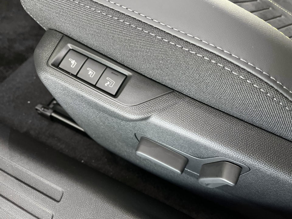 Peugeot e-2008 54 GT 5d