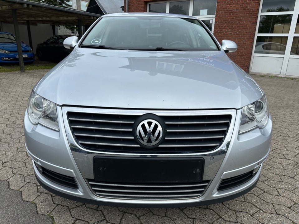 VW Passat 2,0 FSi Sportline 4d