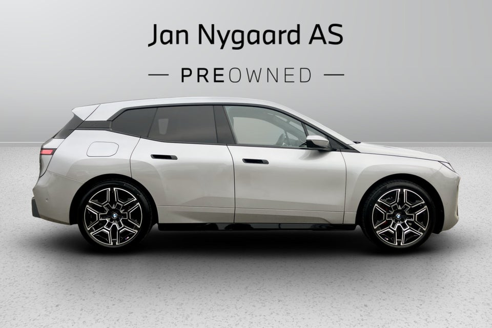 BMW iX xDrive60 Fully Charged 5d