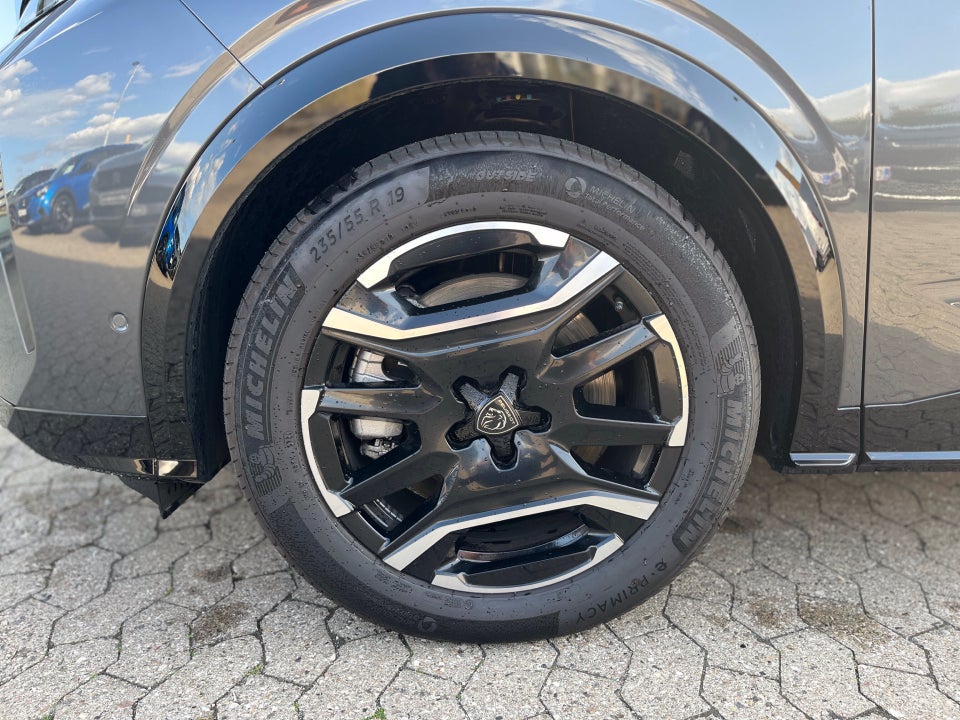 Peugeot e-3008 77 GT Pack 5d