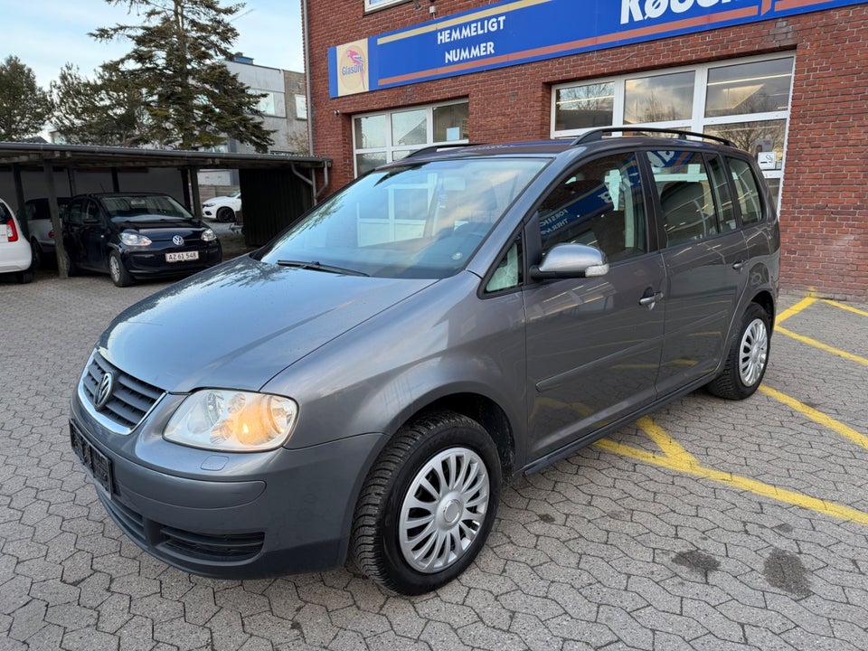 VW Touran 1,6 FSi Highline 5d