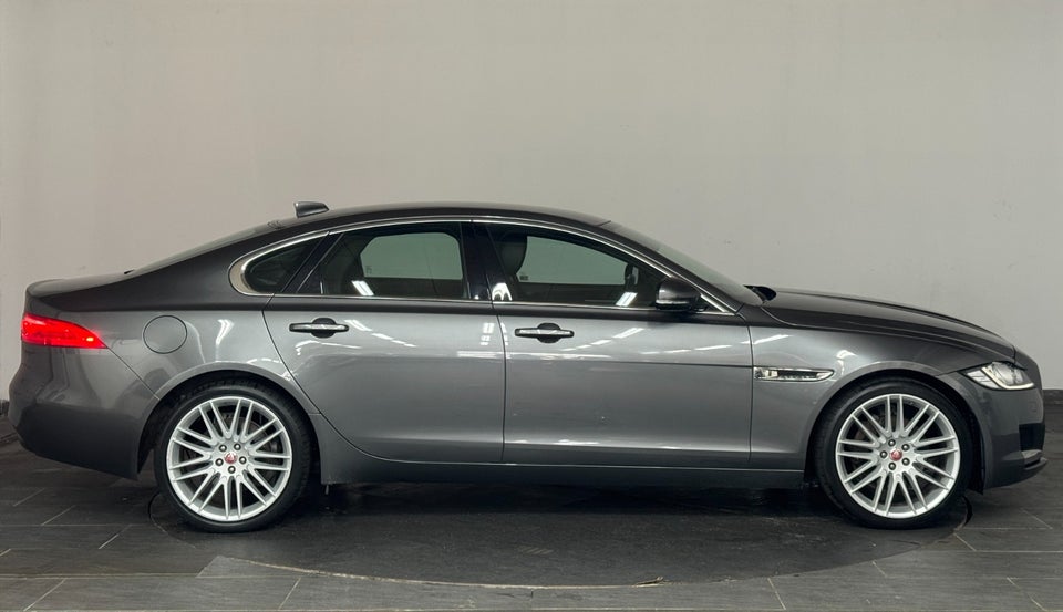 Jaguar XF 2,0 D180 Prestige aut. 4d