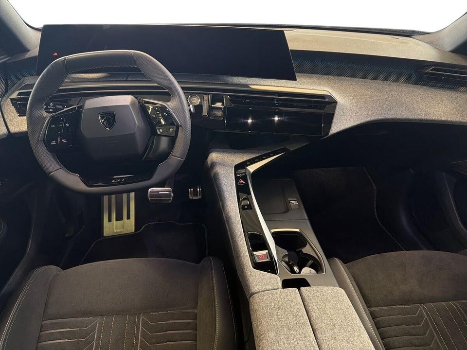 Peugeot e-3008 77 GT Pack 5d